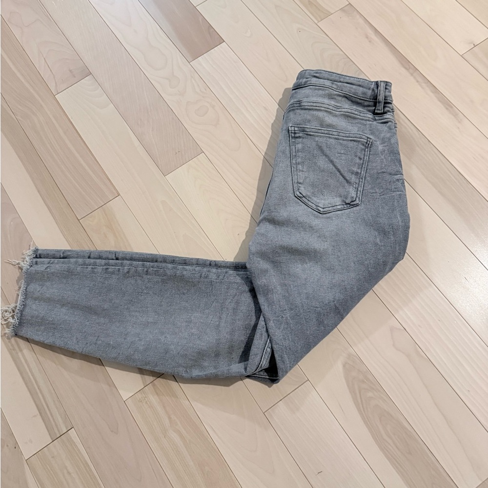 Zara Light Gray Skinny Frayed Ankle Jeans – Size 28 – Excellent Condition